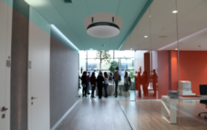 Dispositivo Desinfeccion Aire Techo Plasticos Carrera 300x189